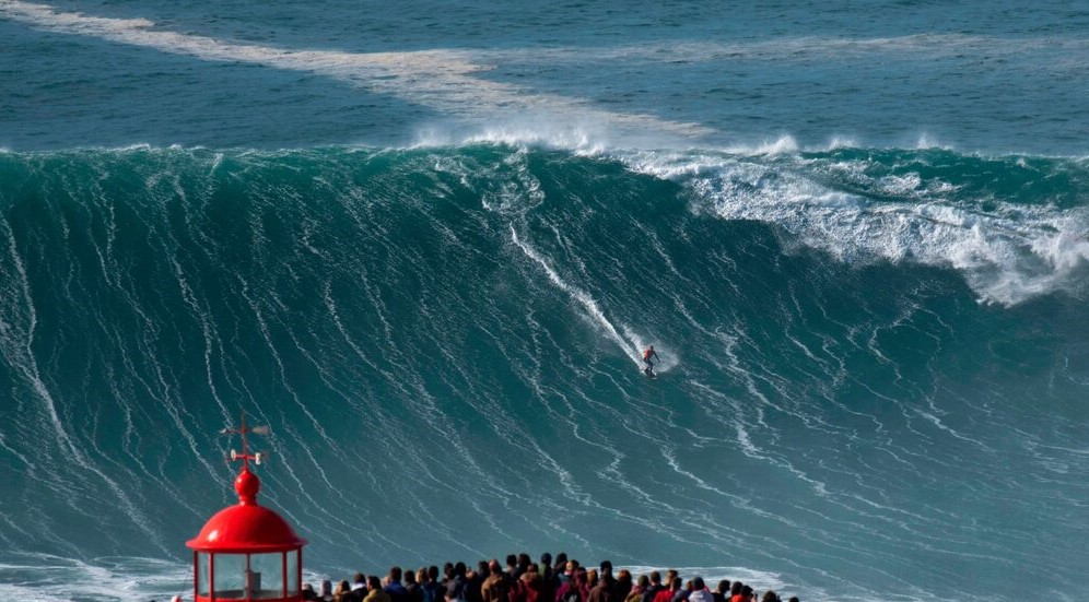 موج سواری در سواحل غربی پرتغال + فیلم