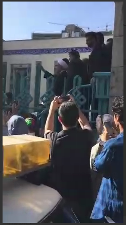 استقبال مردم از حسن روحانی در حسینیه ارشاد +فیلم