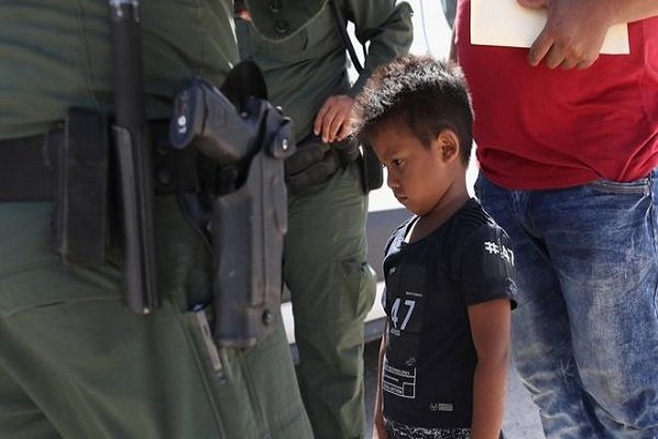 آمریکا ۲۰۰۰ کودک مهاجر را از والدینشان جدا کرد