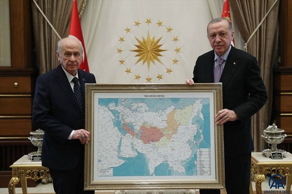 هدیه جنجالی «باغچه‌لی» به اردوغان درباره نقشه «جهان ترک» 