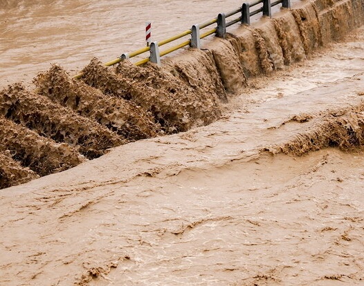 پل جهادگران خرم آباد زیر آب رفت