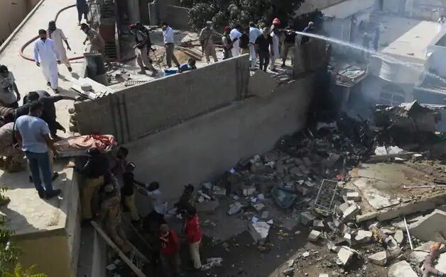 سقوط هواپیما در پاکستان