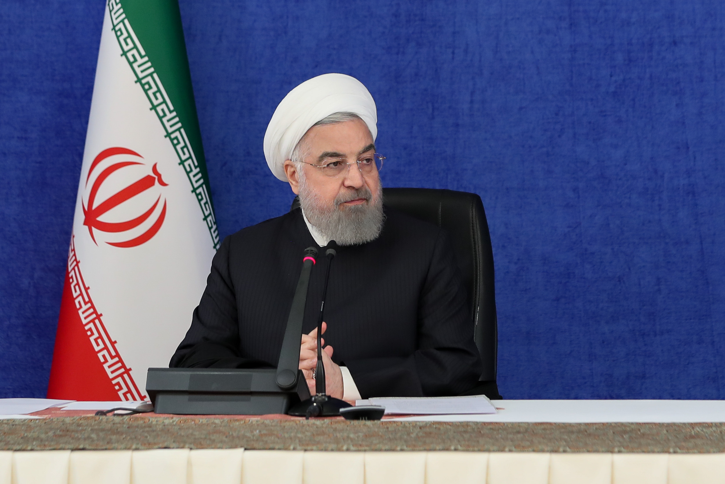 روحانی: با یک دست با تحریم و با دست دیگر با کرونا مبارزه می‌کنیم