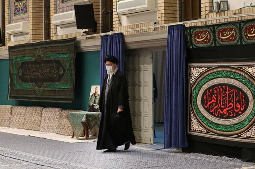 ورود رهبر انقلاب به مراسم عزاداری شهادت حضرت زهرا (س) +عکس