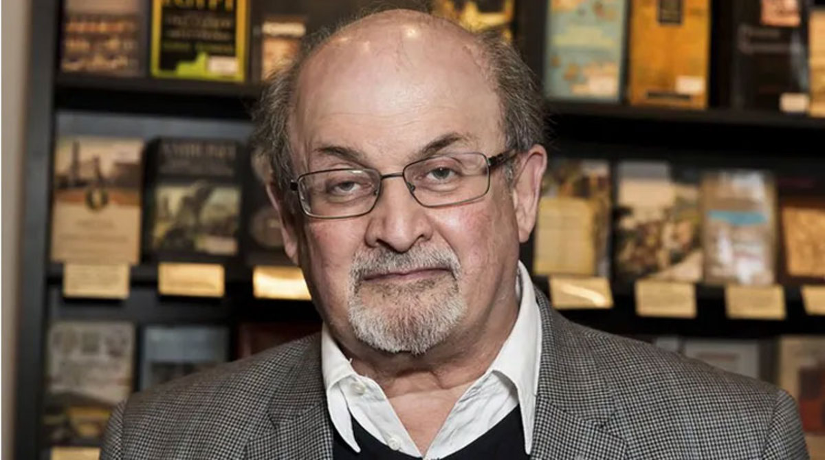 سلمان رشدی بینایی یک چشمش را از دست داده است