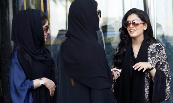  زنان بیکینی پوش در عربستان همه را شوکه کردند