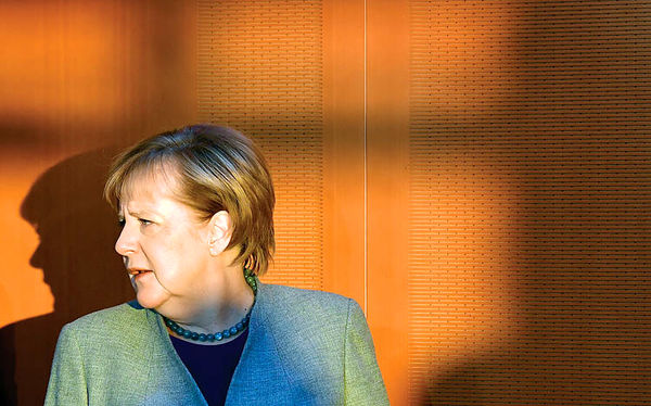  مرکل سیاست‌های اقتصادی آلمان را تغییر می‌دهد 