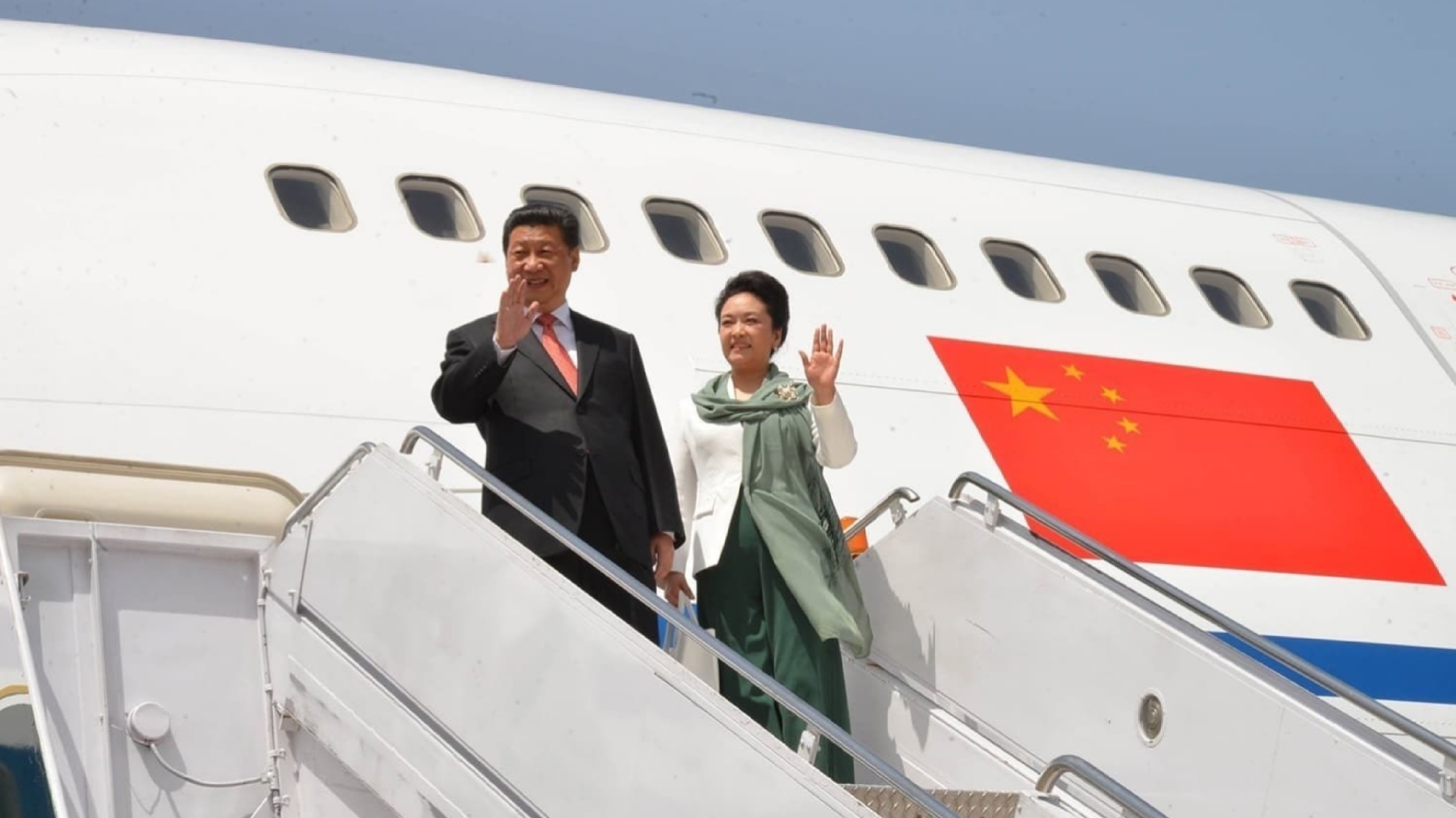 استقبال «ریاض» از رییس جمهور چین با اسکورت هواپیما توسط جنگنده ها + فیلم