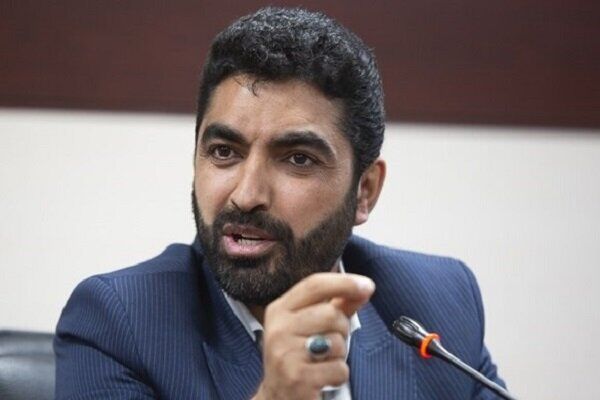 نماینده شهرکرد: آمریکا ناگزیر می شود با لغو تحریم ها خود را تسلیم خواسته ملت ایران کند