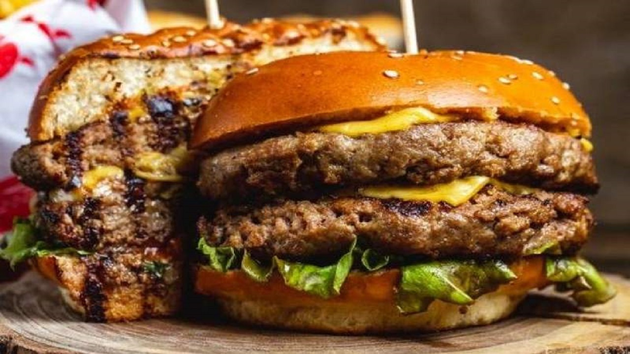چرا همبرگر برای سلامتی مضر است؟