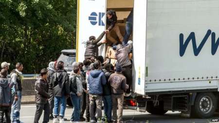 فرانسه اردوگاه پناهجویان را تعطیل می‌کند