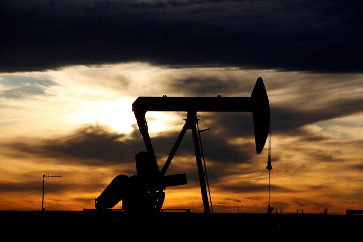 سقوط قیمت نفت به دنبال افزایش ذخایر آمریکا / افزایش مبتلایان کرونا از عوامل افت بازار