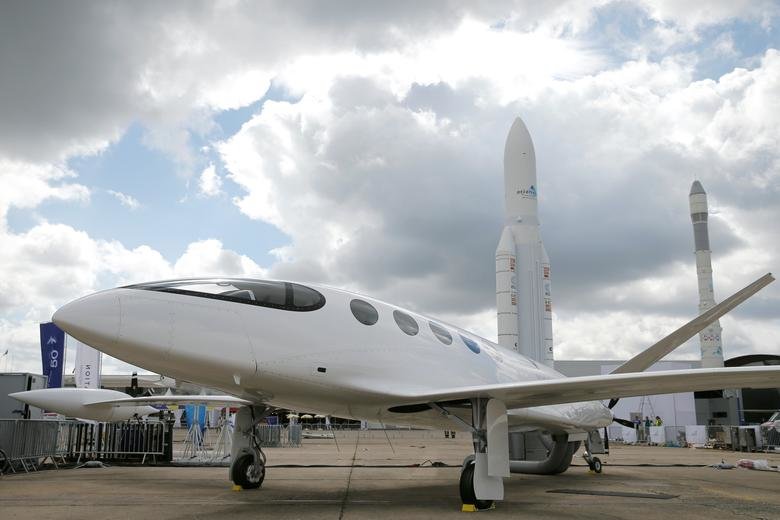 مانور هوایی جت‌های فرانسوی در نمایشگاه پاریس ۲۰۱۹ +تصاویر