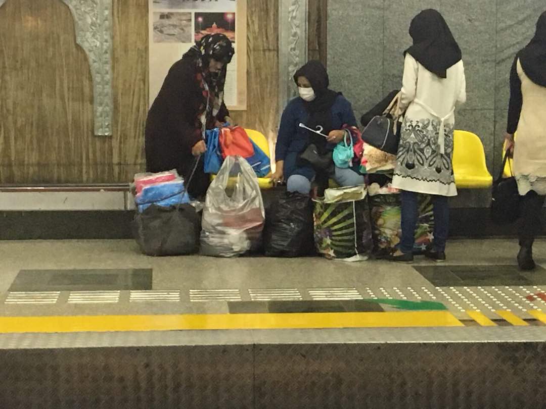وضعیت زندگی دستفروشان در مترو تهران 