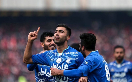 شادی و پایکوبی بازیکنان استقلال در رختکن بعد از پیروزی