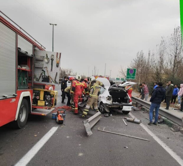 تصادف خونین در بزرگراه یادگار امام/ هر دو پای راننده قطع شد