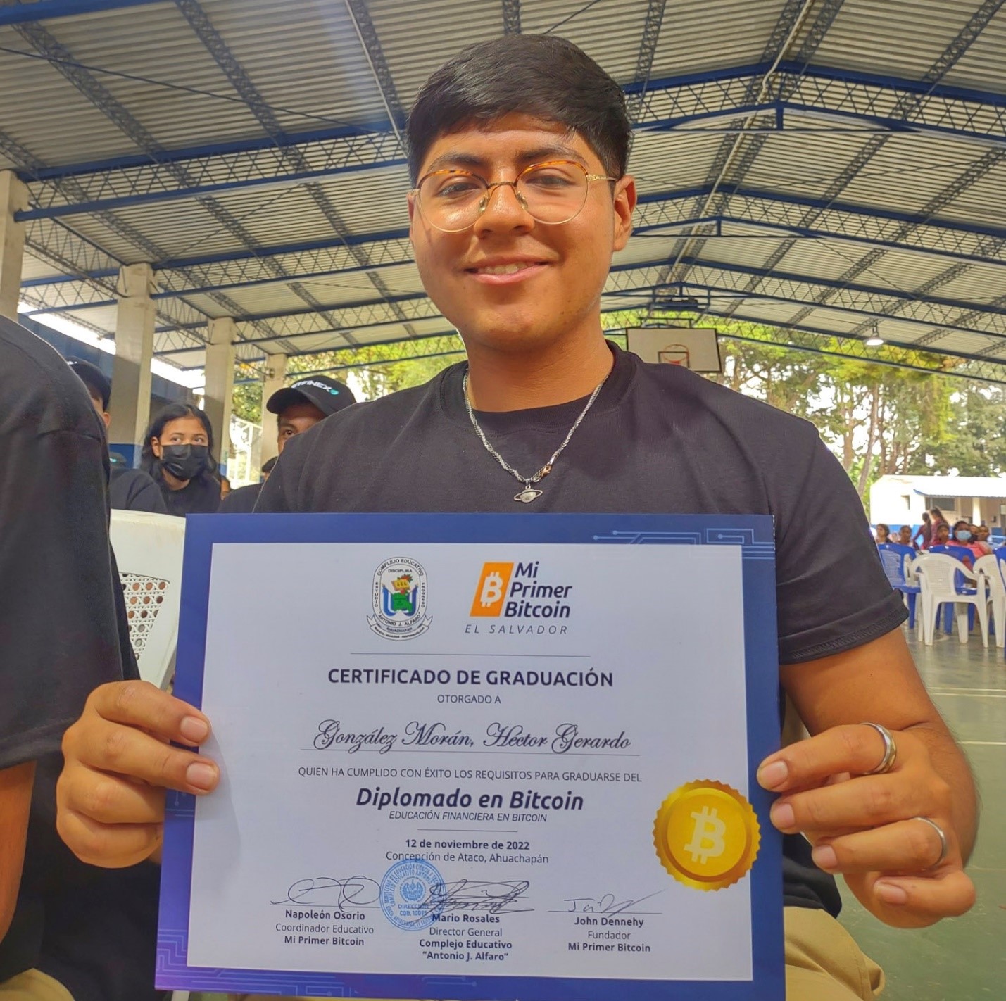 نوجوان ۱۸ ساله السالوادوری از طریق تدریس بیت کوین به کسب درآمد می‌پردازد