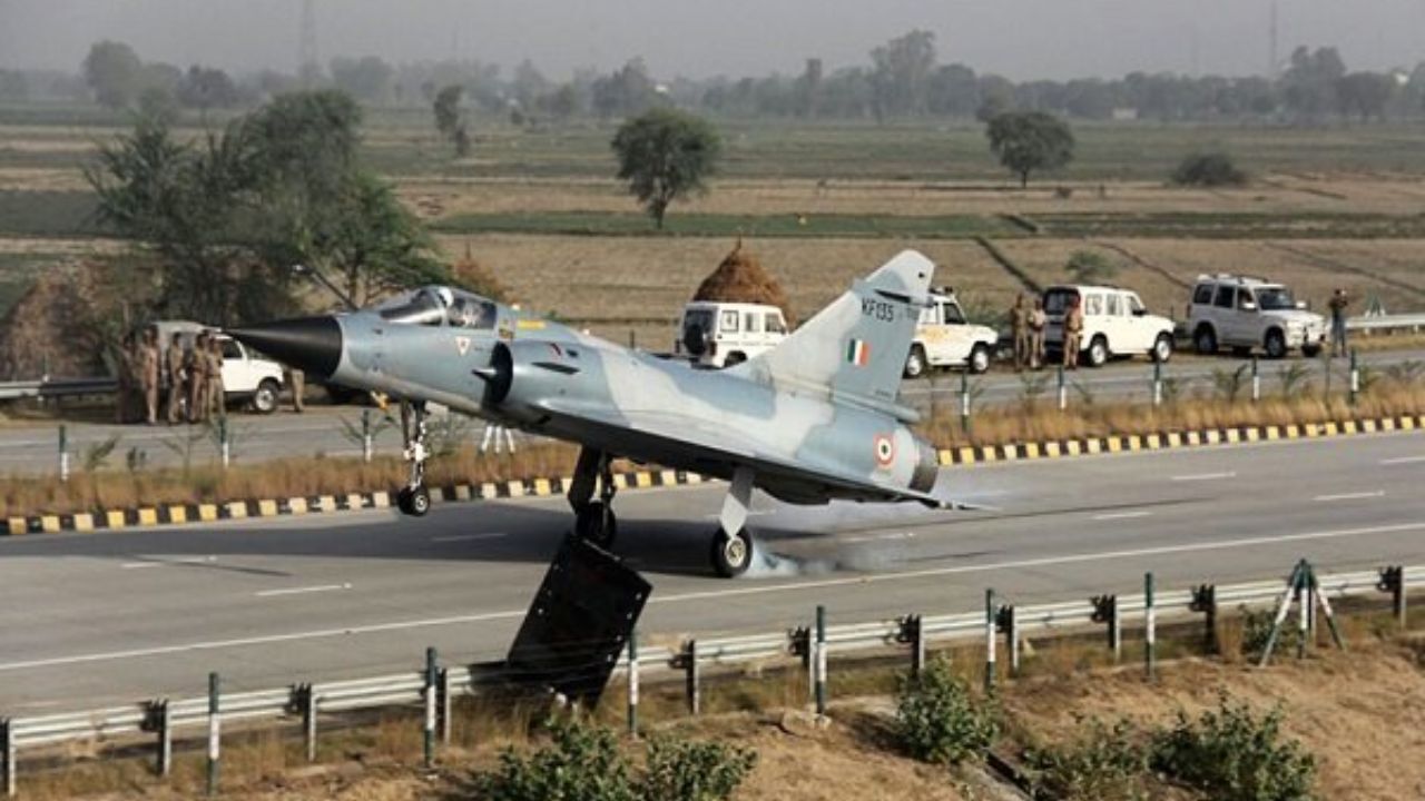 جنگنده میگ-۲۱ هند دچار سانحه شد