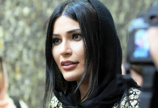 خواستگاری از خانم بازیگر ایرانی در زیر دریا + فیلم گفتگو با شیوا طاهری