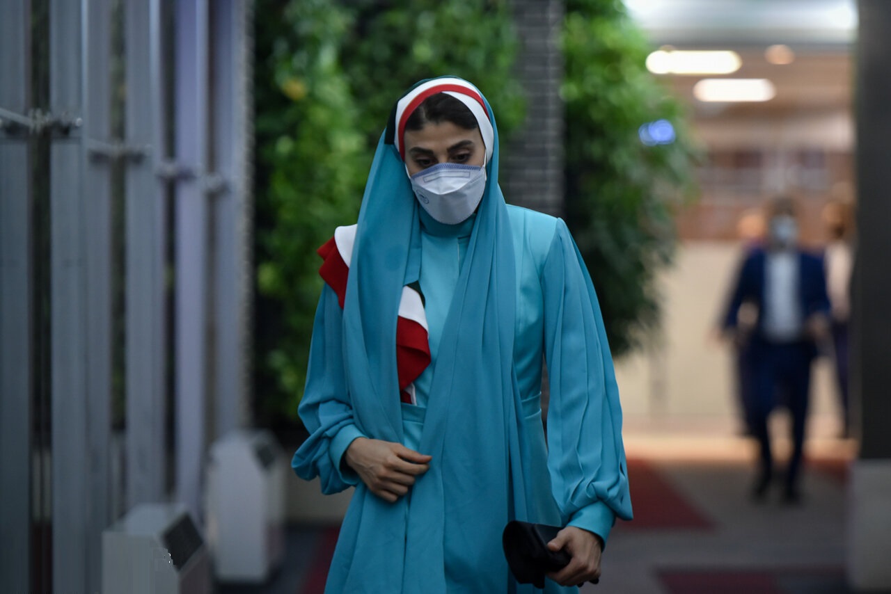 رژه کاروان ورزشی ایران در مراسم افتتاحیه المپیک + فیلم