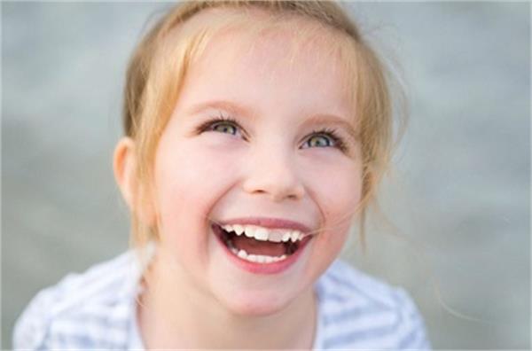 دندان کودک شما چه رنگی شده؟ هر رنگ علتی دارد