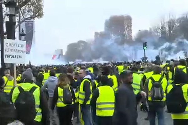 تجمع دوباره اعتراضی موسوم به جلیقه زردها در فرانسه/ پلیس به استفاده از تسلیحات روی آورد