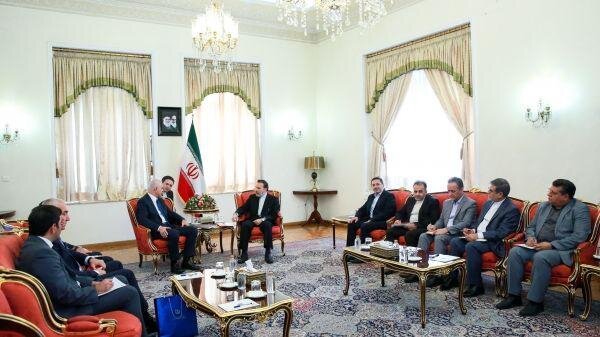 واعظی: همکاری‌های تهران - باکو همچنان در حال گسترش است