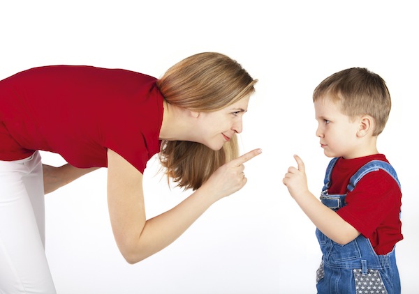 با کودکی که کلمات زشت به کار می‌برد چگونه رفتار کنیم؟