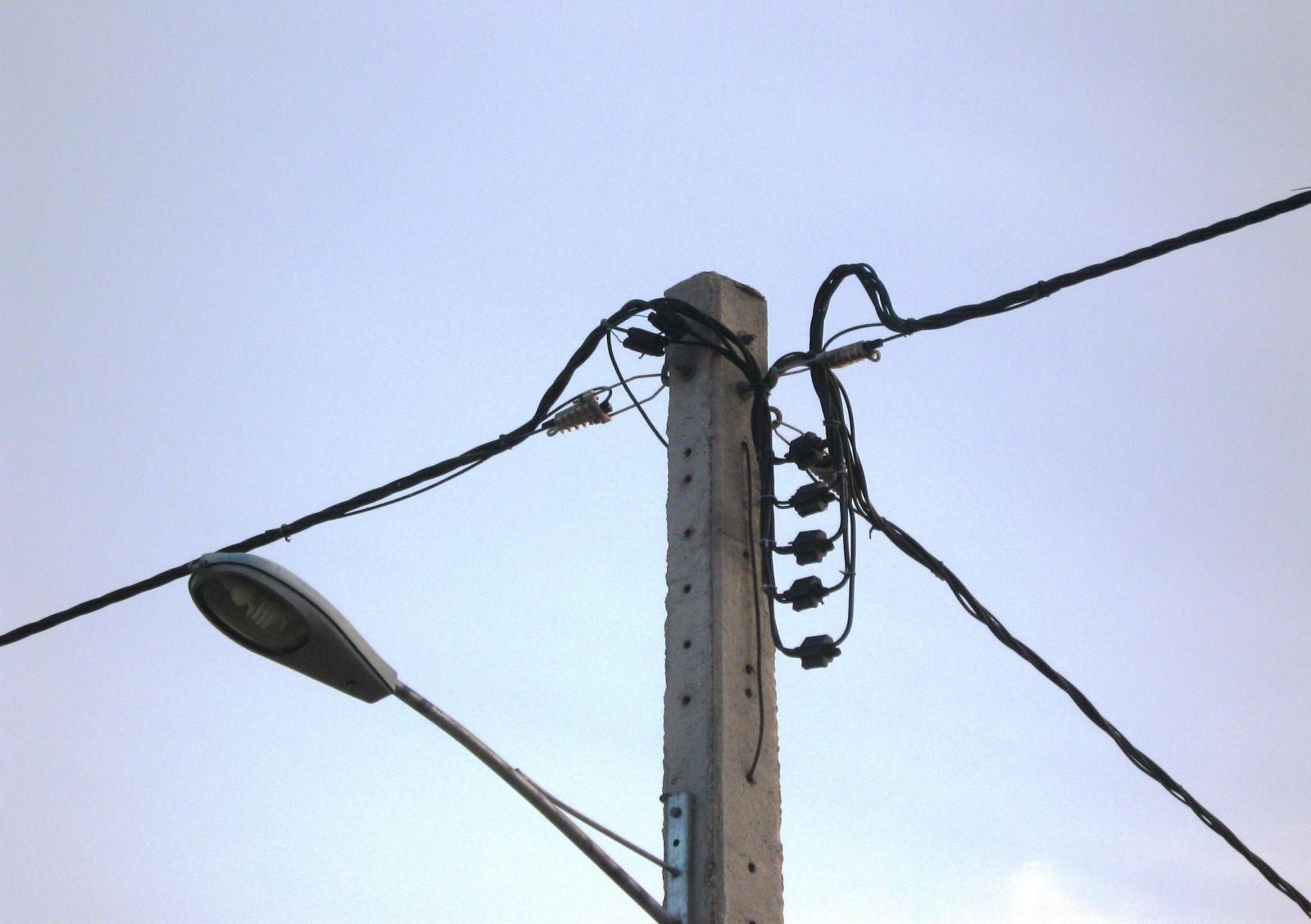 سرقت ۶۴کیلومتر کابل شبکه برق شهرستان سراوان