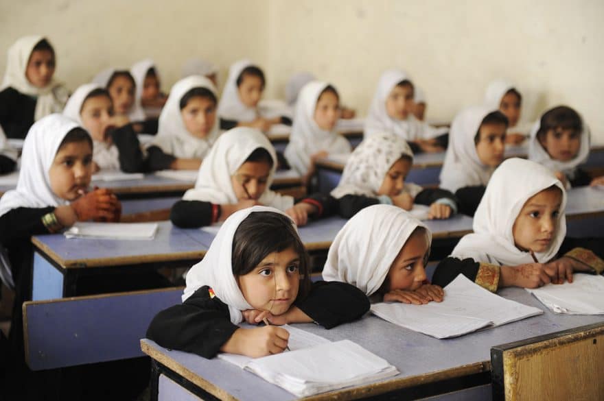 بازگشت دختران افغانستانی با شرط به مدارس