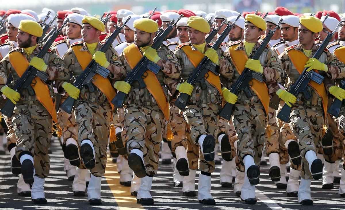 تقدیر از افسران و سربازان غیور ارتش جمهوری اسلامی ایران +فیلم