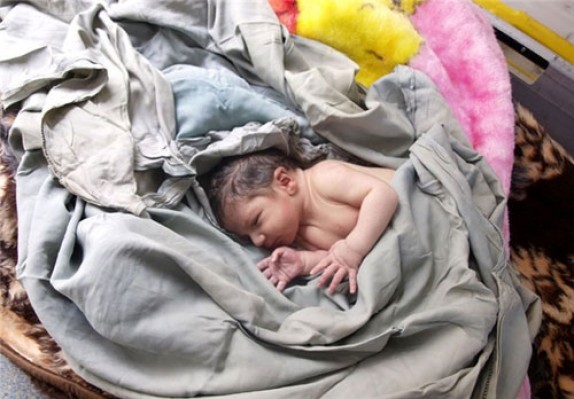فروش نوزاد معتاد به بهای ۱۰ میلیون تومان در تهران