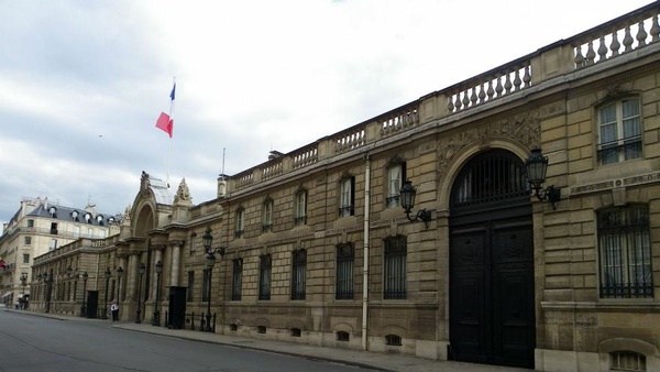 مزاحم تلفنی رییس جمهور فرانسه بازداشت شد!