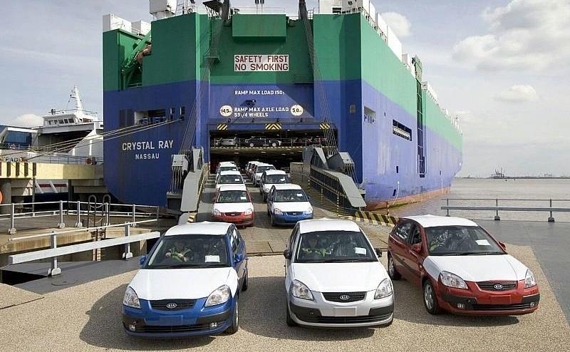 واردات بیش از ۲۶هزار دستگاه خودروی سواری/ ۸۰درصد خودروها از امارات وارد شده است
