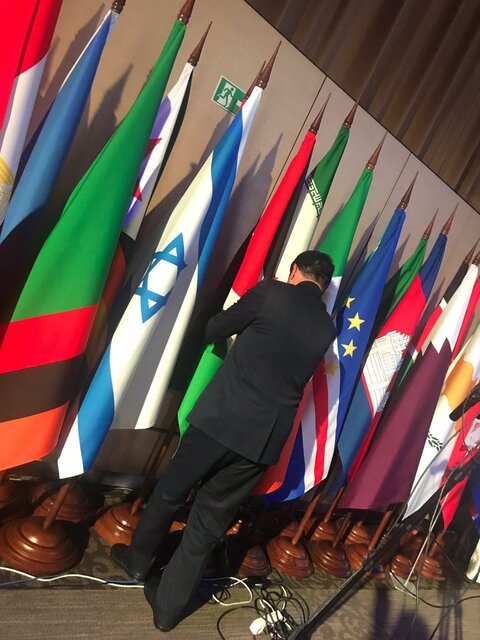 جابجایی پرچم ایران و اسراییل در اجلاس مسکو +عکس