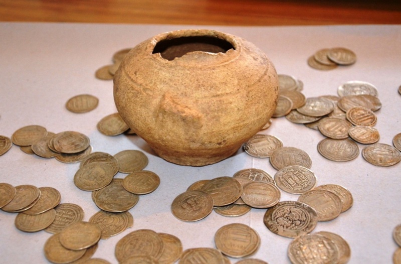 توقیف ۲۷۳ سکه باستانی تقلبی در آران و بیدگل