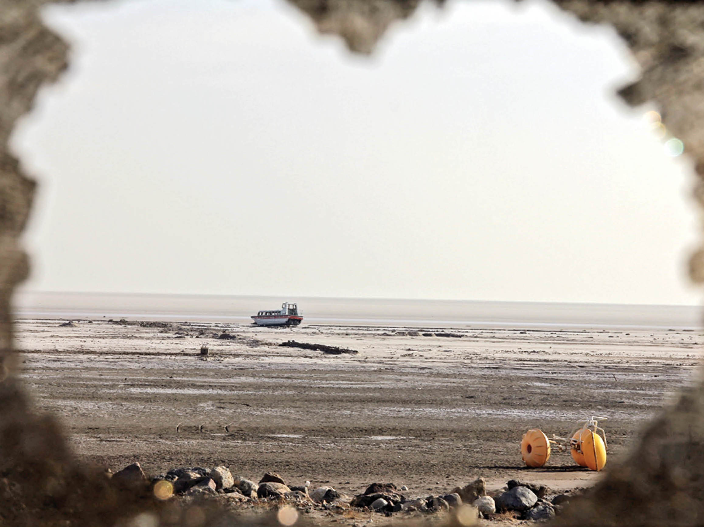 حجم آب دریاچه ارومیه ۴۰درصد کاهش یافته است