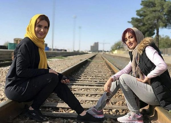 متین ستوده و سمیرا حسینی روی ریل قطار +عکس