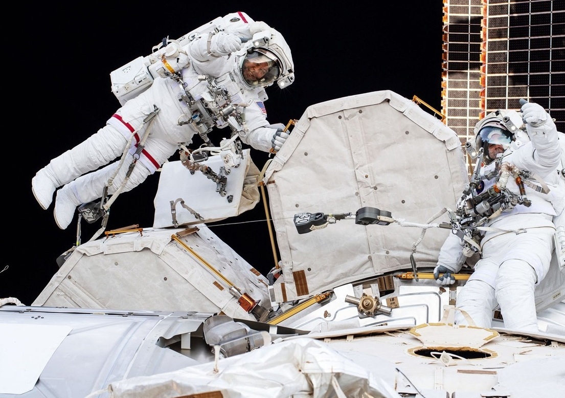 تصاویر جالب از دوش گرفتن فضانوردان + فیلم