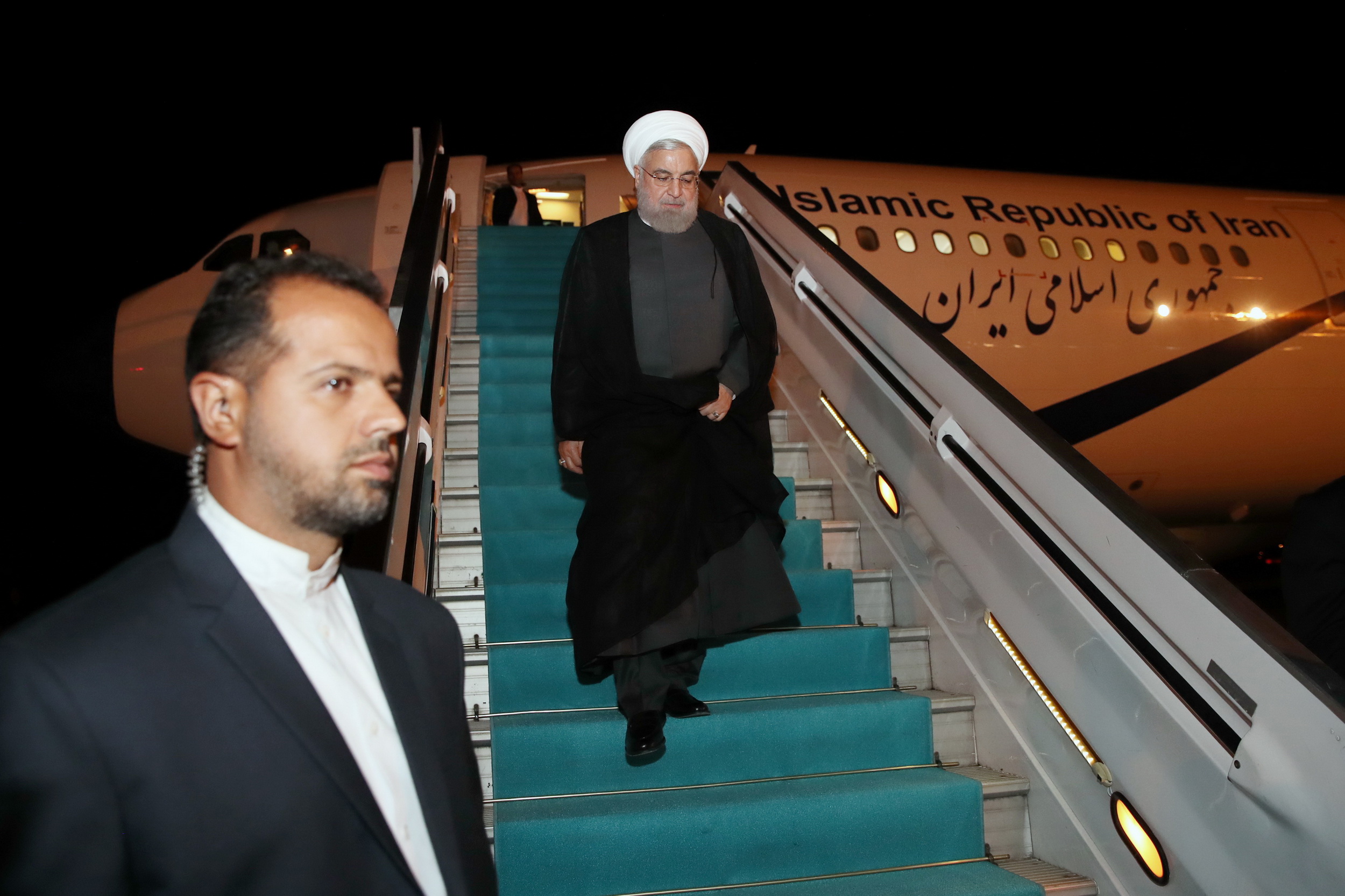 استقبال از روحانی در فرودگاه آنکارا +تصاویر