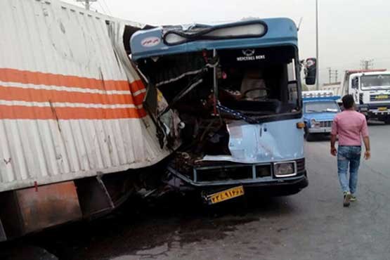تصادف خونین اتوبوس با کامیون