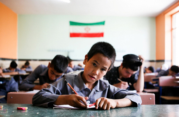 قیدها و شرط‌ها بر سر راه تحصیل کودکان افغان