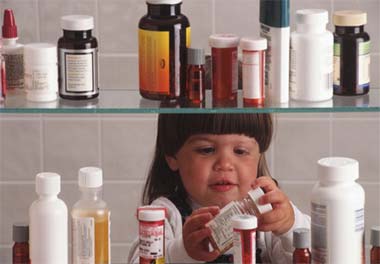 ۱۲ اقدام اساسی برای جلوگیری از مسمومیت کودکان