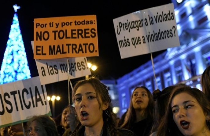 تظاهرات مردم اسپانیا در روز جهانی زن +فیلم