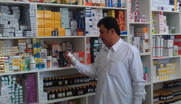 مطب‌های ترک اعتیاد نگران توزیع متادون در داروخانه‌ها