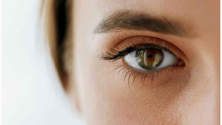 دلایل تیره شدن چشم؛ از خستگی تا واکنش‌های آلرژیک