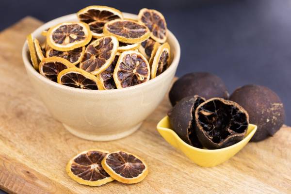 روش کدبانوها برای گرفتن تلخی لیمو عمانی