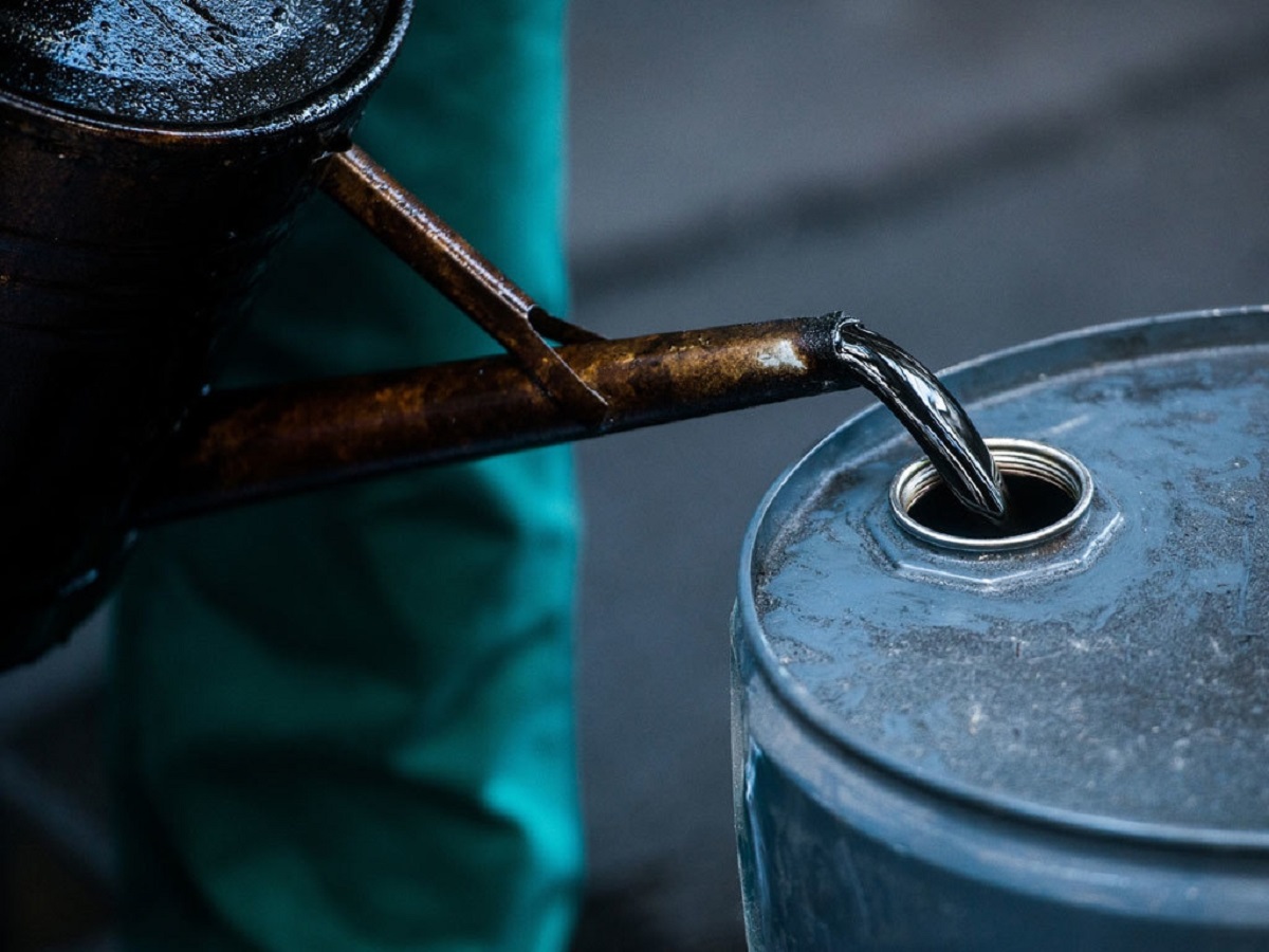 عرضه نفت در بورس ادامه دارد