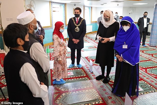 بازدید عروس ملکه انگلیس از یک مسجد +تصاویر