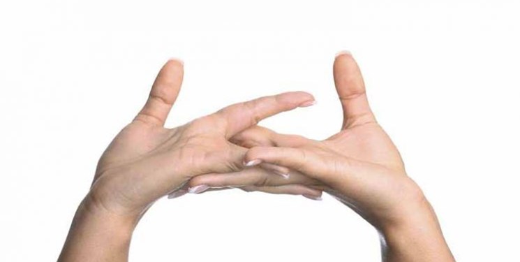 شکستن انگشتان دست؛ مضر یا بی‌ضرر؟